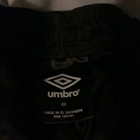 umbro shorts very worn - Picture 3 of 3